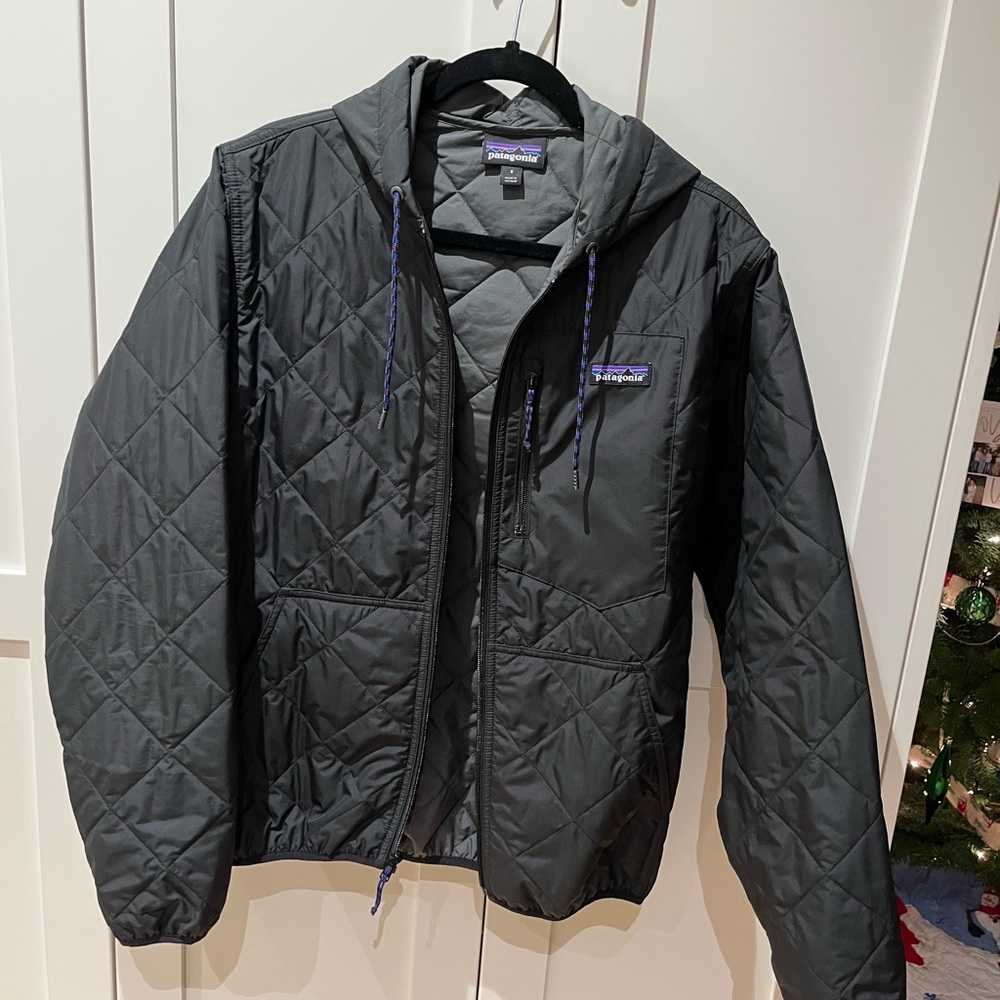 Mens Patagonia jacket, like new.